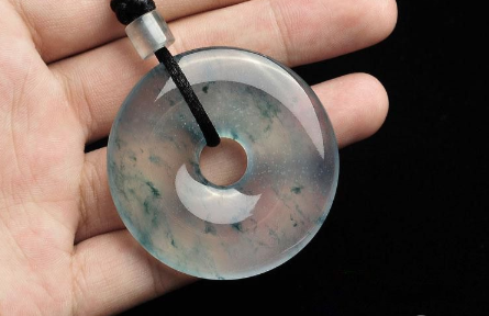 飘花翡翠市场价 飘花翡翠多少钱一个   第1张