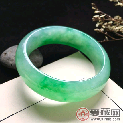 经验老道的人都用的冰糯种翡翠鉴定方法，点进来看一看 