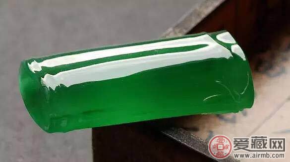 帝王绿翡翠有哪些特点呢？   第1张