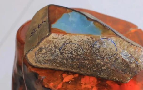 买翡翠原石开窗的好还是不开窗的好   第1张