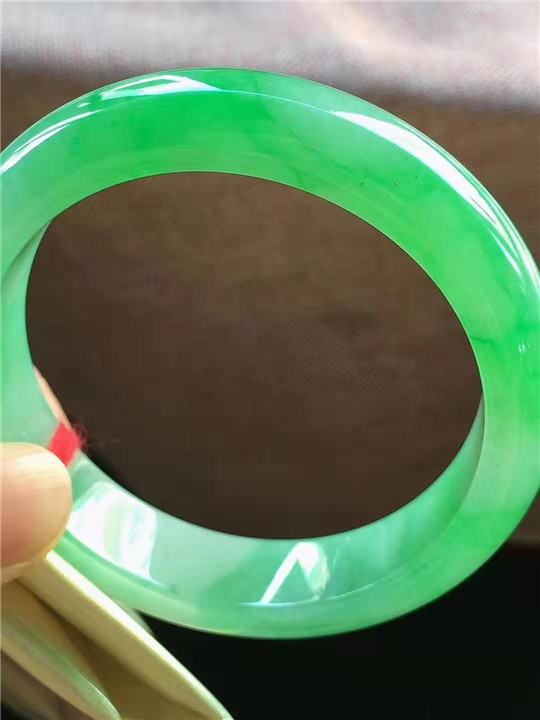 翡翠手镯送人有什么讲究？   第2张