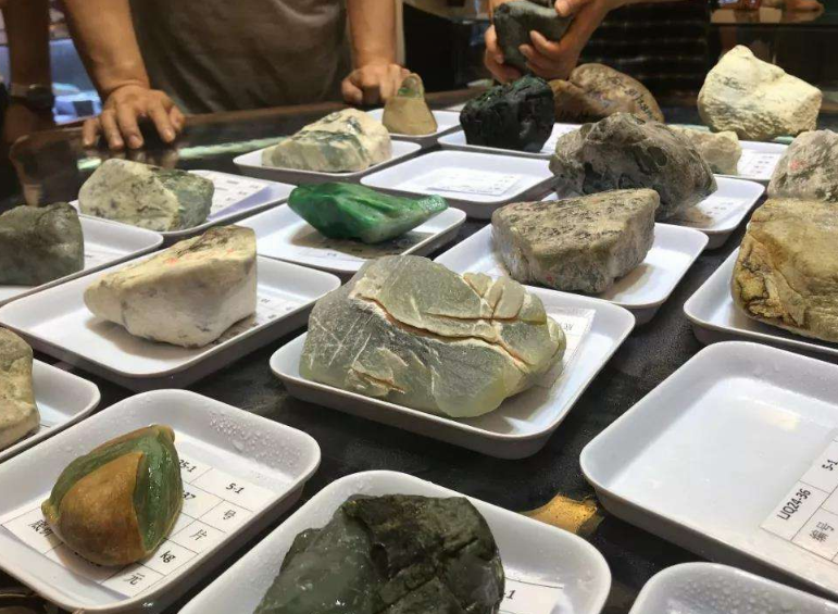 西安翡翠原石交易市场 西安翡翠原石交易市场在哪里   第2张