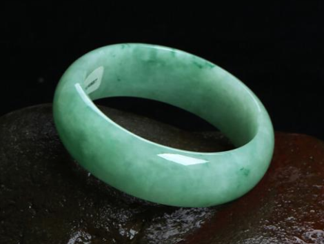 怎样保养玉手镯 睡觉能戴玉手镯吗   第1张