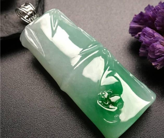 男士翡翠吊坠图片 男士翡翠吊坠图片及价格多少   第1张