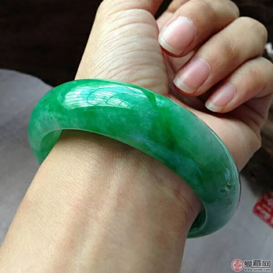 怎么鉴别玉手镯的好坏？玉手镯鉴定专家这么说   第2张