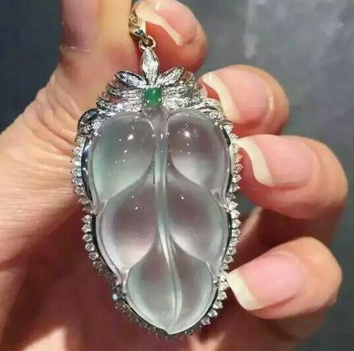 老坑冰种翡翠与普通冰种翡翠有什么不一样？真相都在这里   第1张