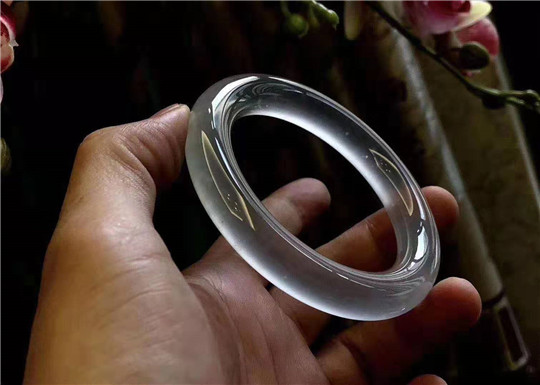 翡翠手镯送人有什么讲究？   第1张