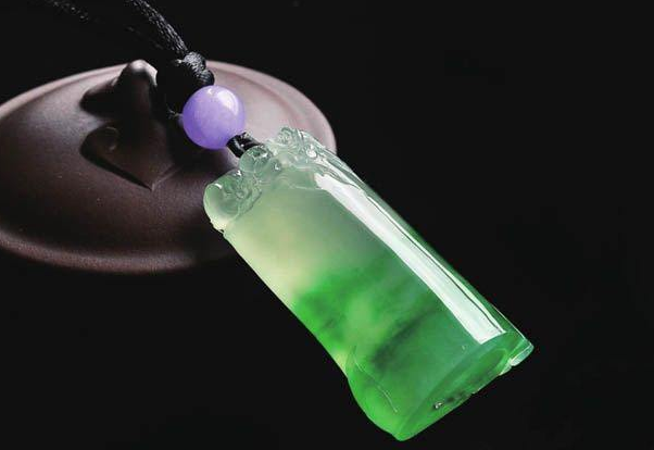 翡翠识别简单基本的方法 买翡翠必备知识   第1张