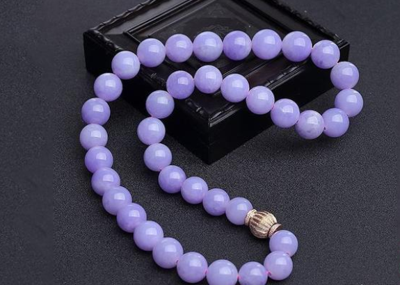 紫色翡翠价格 哪种紫色翡翠最值钱   第1张