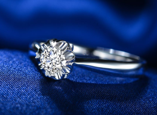 一克拉的钻戒多少钱 多少钱一枚   第1张