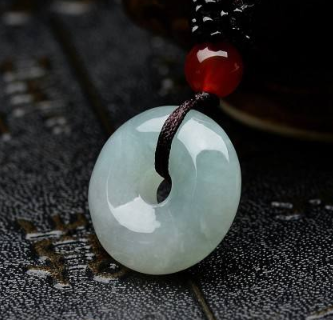 鉴别翡翠的真假小窍门 鉴别翡翠真假四个小窍门   第1张