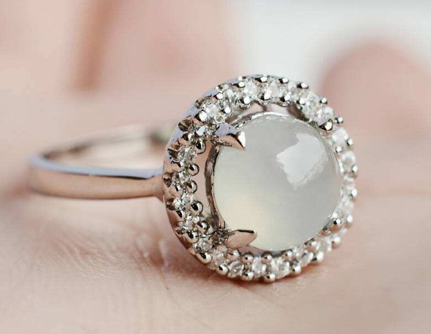 冰种翡翠戒面市场价是多少怎么挑选 第2张