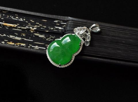 什么样的翡翠好 先看翡翠的种水和色   第2张