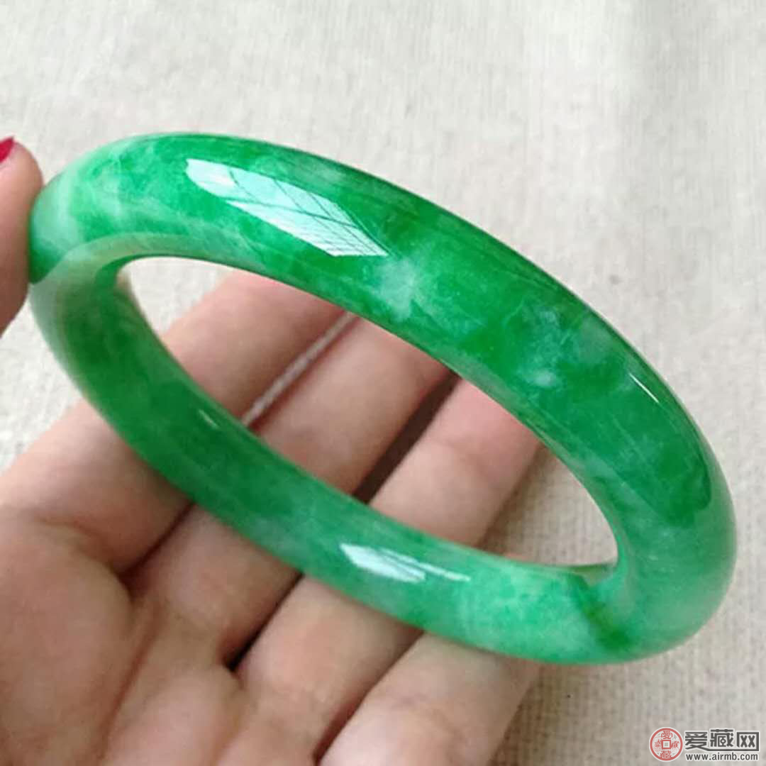 怎么鉴别玉手镯的好坏？玉手镯鉴定专家这么说   第1张