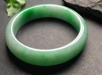 如何判断玉镯的好坏 玉镯鉴定 