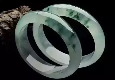 翡翠的价格是多少 买翡翠怎么买最划算   第1张