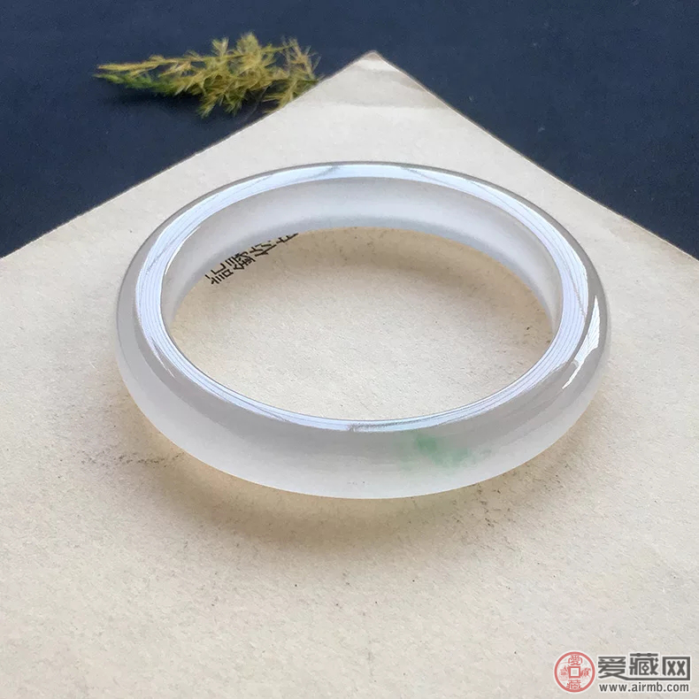 翡翠样式多，翡翠最新价格如何定? 