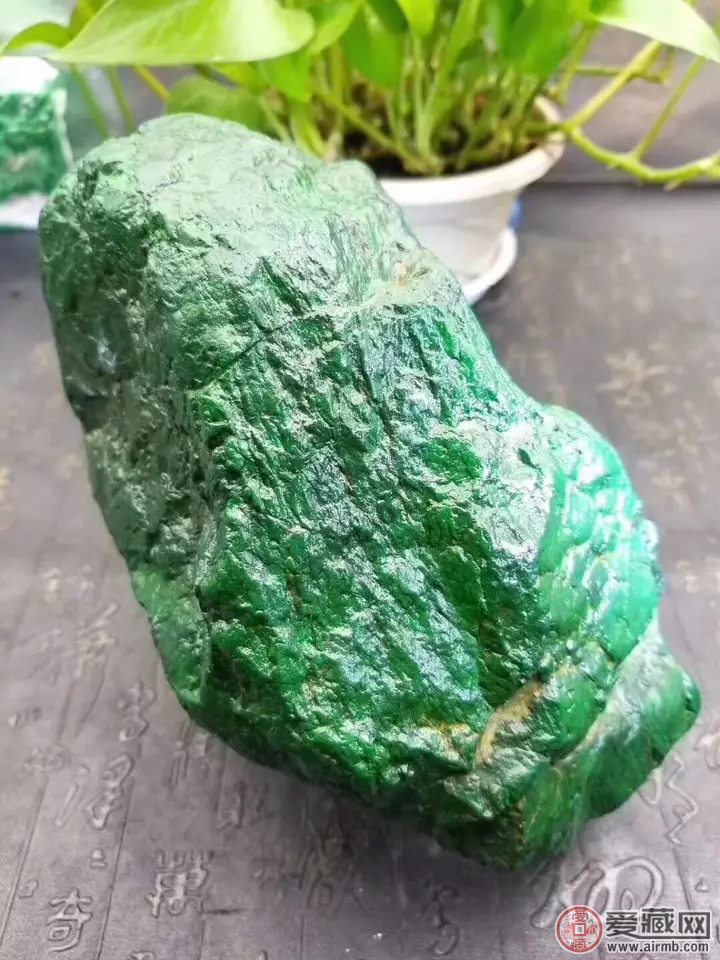 铁龙生翡翠多少钱，知道这些不被坑 