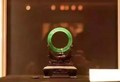 翡翠“手镯王”惊现苏富比拍卖会，估价一个亿   第6张