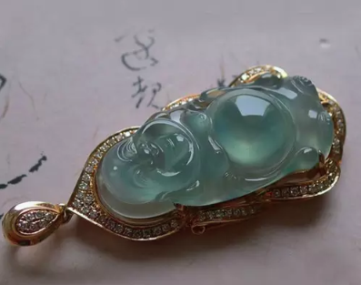 翡翠佛吊坠市场价 翡翠佛吊坠一般多少钱   第1张