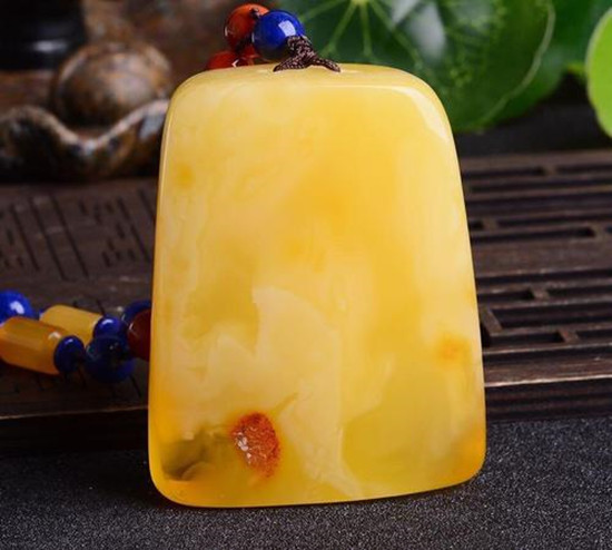 琥珀吊坠一般多少钱 琥珀吊坠市场价格 第1张