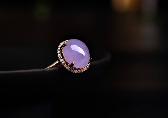 一般翡翠戒指多少钱 主要由翡翠戒面价格决定   第2张