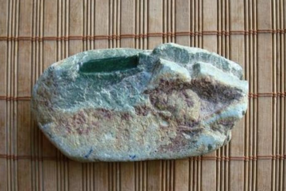 昆明翡翠原石批发市场 昆明翡翠原石批发市场有哪些   第1张