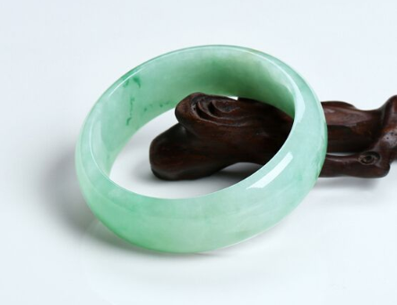 玉手镯怎么保养 玉手镯清洗与保养方法   第1张