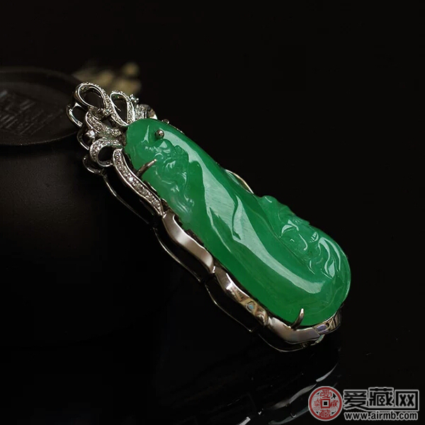 冰糯种翡翠阳绿挂件价格贵吗 