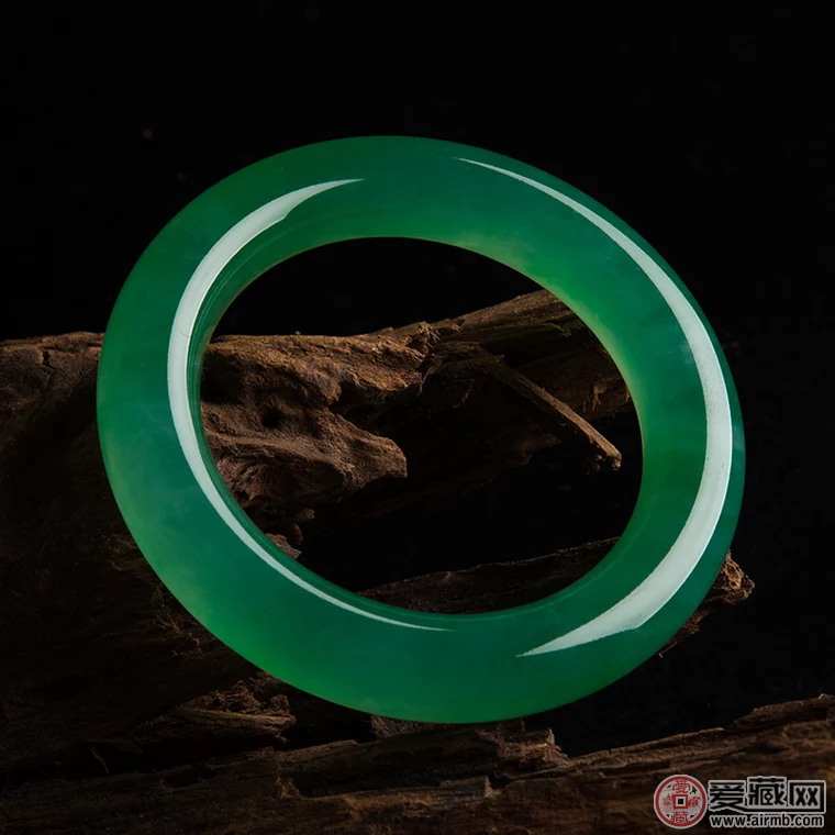 玉镯有哪些颜色?什么颜色的玉镯好呢   第1张