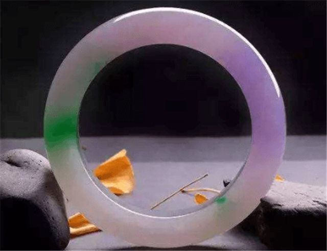 翡翠手镯哪个颜色好看？翡翠手镯要怎么挑选？   第3张