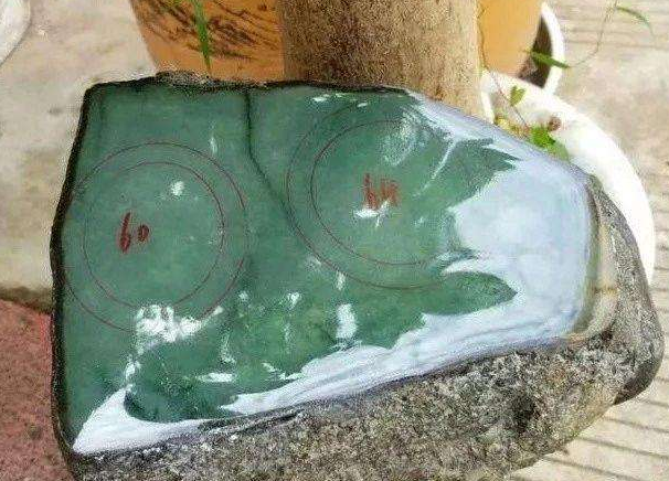 翡翠原石市场价格 翡翠原石价位如何   第1张