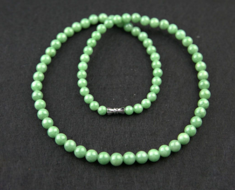 绿翡翠项链 绿翡翠项链价格及款式欣赏   第1张