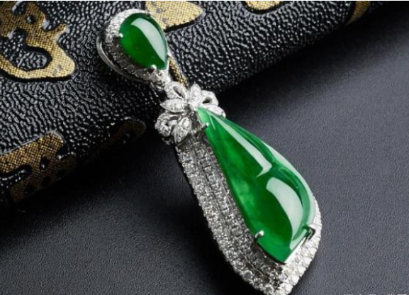 翡翠四季豆吊坠图片 翡翠四季豆镶嵌款式图片   第3张