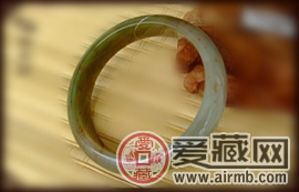 三色翡翠的市场价格是高还是低？ 