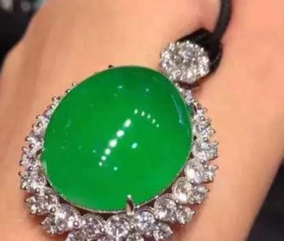 为什么有钱人都买玉，不去投资股市房产？   第4张