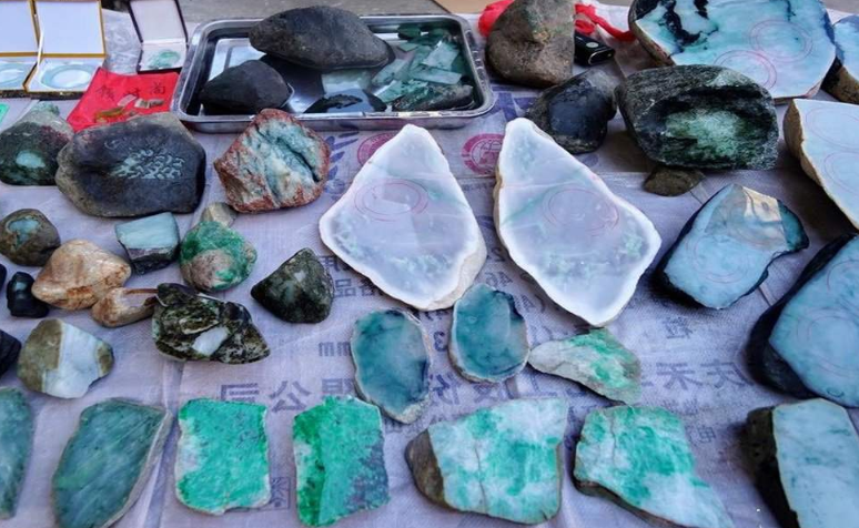 云南翡翠市场 云南翡翠三大市场   第2张
