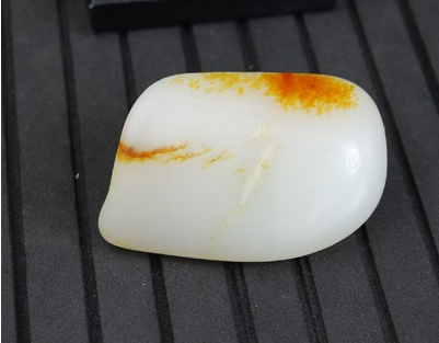 羊脂玉和田玉哪个好 关键看水头和颜色   第1张