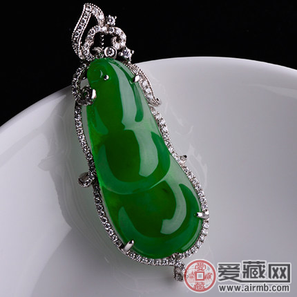 影响帝王绿翡翠价值高低的因素有哪些？ 