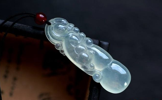 冰种翡翠手镯价格 冰种翡翠手镯有收藏价值吗   第1张