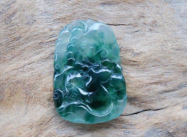 蓝水翡翠一般什么价格？如何选购蓝水翡翠？   第3张