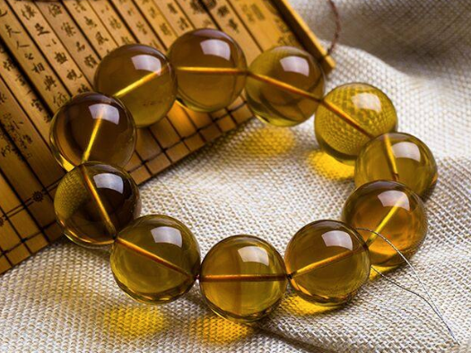 怎么快速鉴别琥珀的真假 教你简单4招   第2张