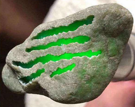 翡翠的形成过程 翡翠怎么形成的过程   第1张