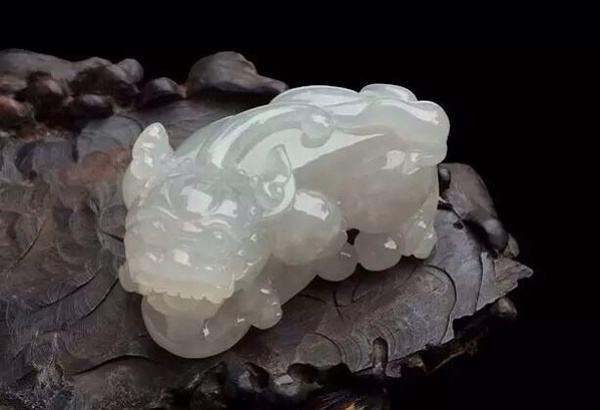 佩戴翡翠貔貅有哪些讲究 影响翡翠貔貅价格的因素 