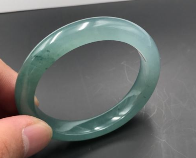 贵妃翡翠手镯市场价一般是多少及图片 第1张