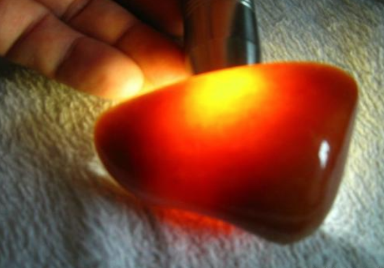 红色翡翠原石价格 红色翡翠原石一般多少钱   第1张