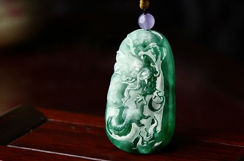 新买的翡翠怎么保养 新买的翡翠真的要泡水吗   第1张