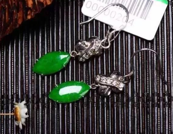 看脸型买什么样的翡翠搭配   第5张