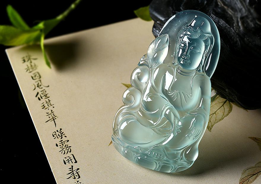 翡翠观音怎么看真假？我们可以通过以下几个方面着手！   第1张