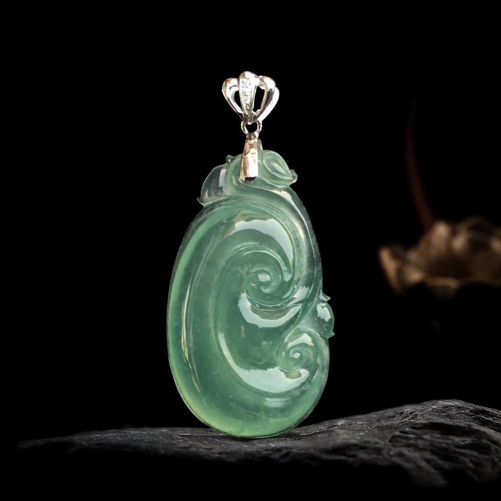 冰种翡翠挂件价格 如何挑选冰种翡翠挂件   第2张